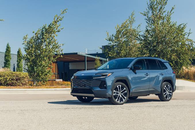 2026 Toyota RAV4 Hybrid vs PHEV: Which One Should You Buy?